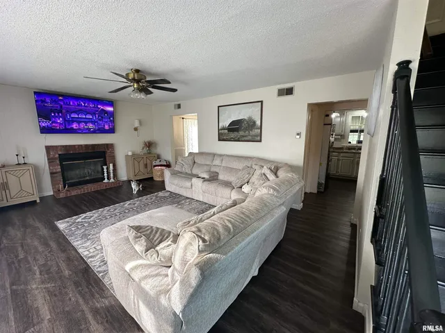 $199,900 | 1307 Charles Street, Carterville, IL 62918