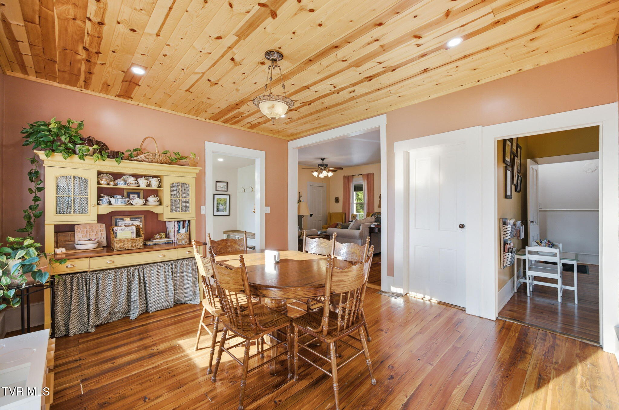 250 5 Oaks Road Jonesborough, TN 37659 - Photo 8 of 48 37-web-or-mls-022_DSC05008