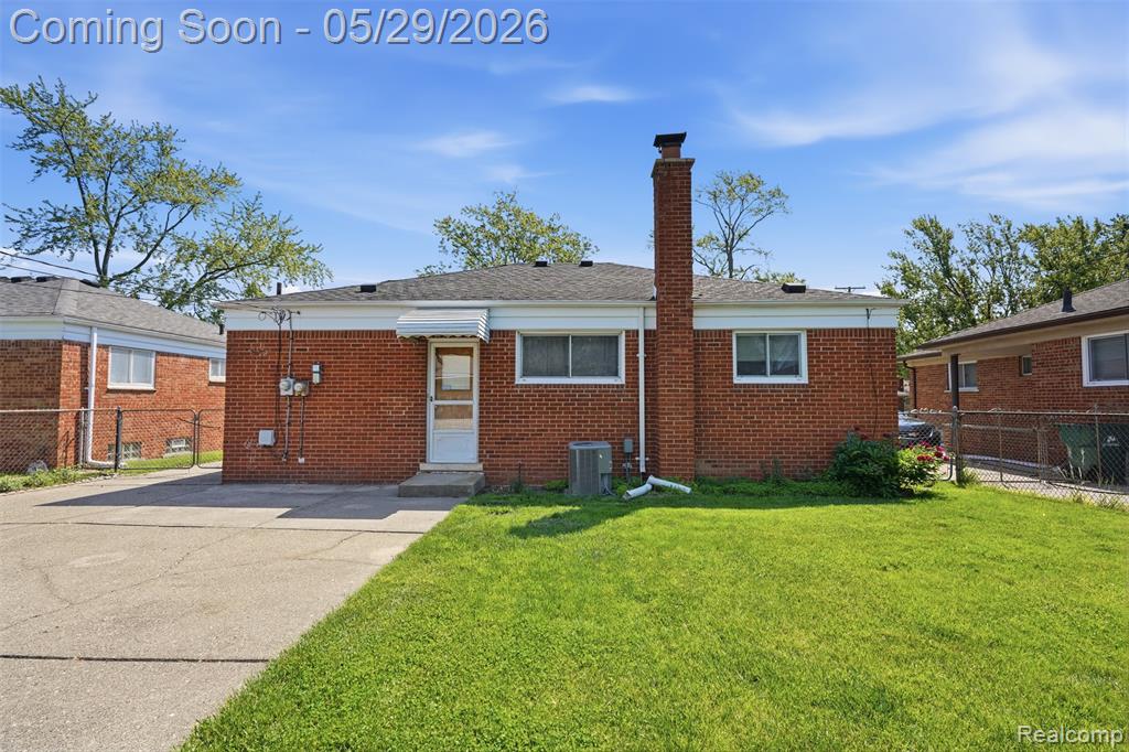 24237 Roxana Avenue Eastpointe, MI 48021 - Photo 27 of 31