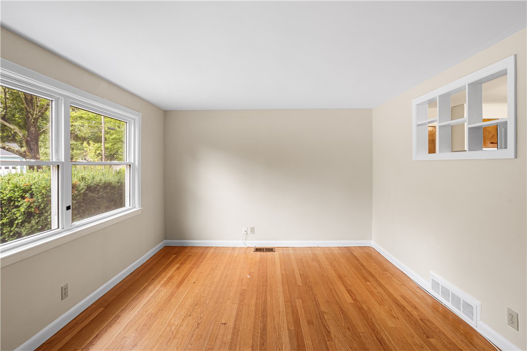 85 Sachem Road North Kingstown, RI 02852 - Photo 4 of 39 Gallery Image 4