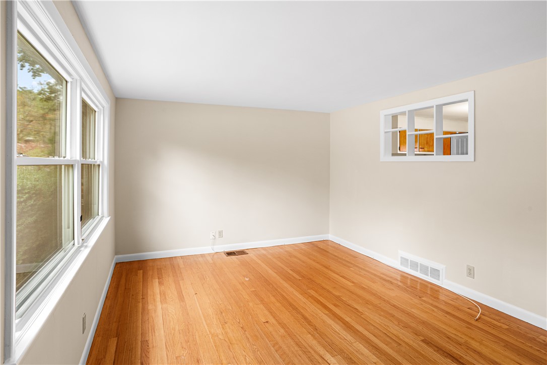 85 Sachem Road North Kingstown, RI 02852 - Photo 5 of 39 Gallery Image 5