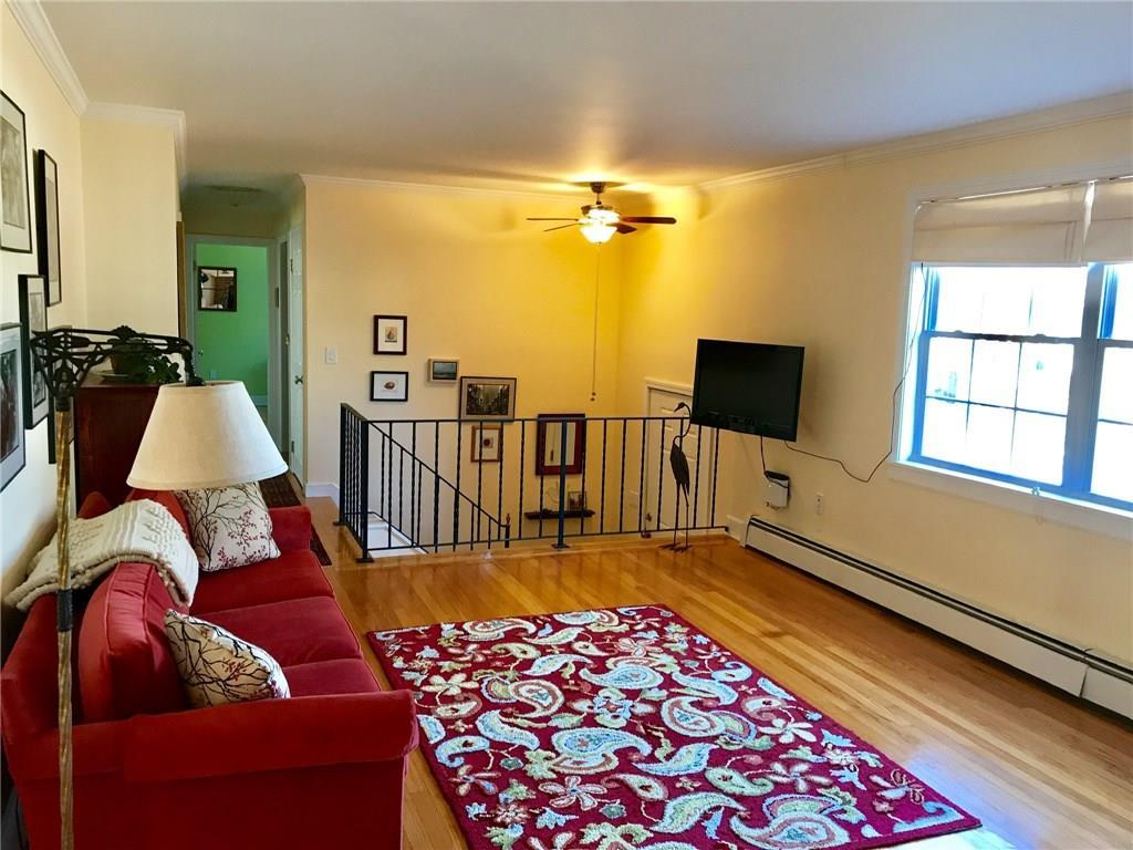29 Philip Road Cape Elizabeth, ME 04107 - Photo 5 of 26 Sunny living room