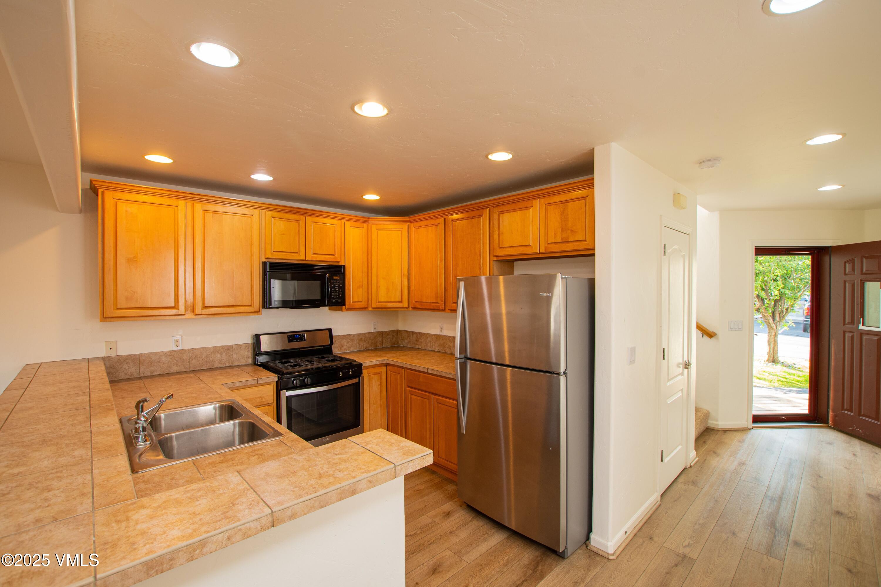 60 Mill Road, Unit N2 Eagle, CO 81631 - Photo 2 of 5 Kitchen:Entry