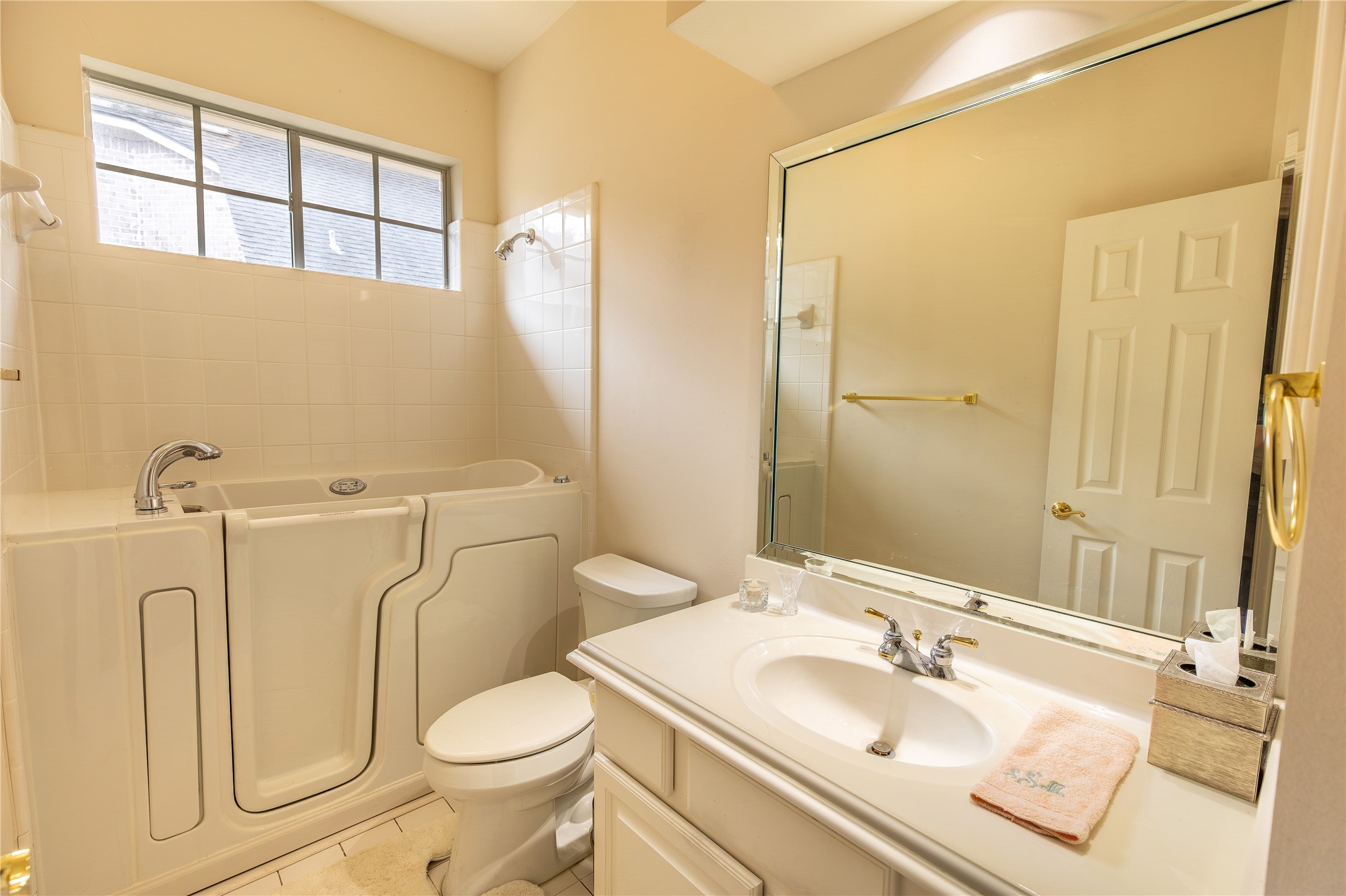 19 Palmer Green Place Spring, TX 77381 - Photo 21 of 30 Remodeled Primary Bathroom