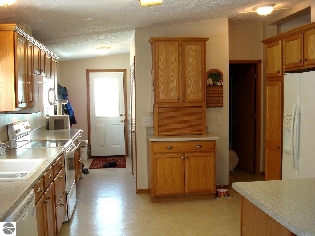 6504 South Curtis Road Mount Pleasant, MI 48858 - Photo 14 of 46 1794854-13.JPG