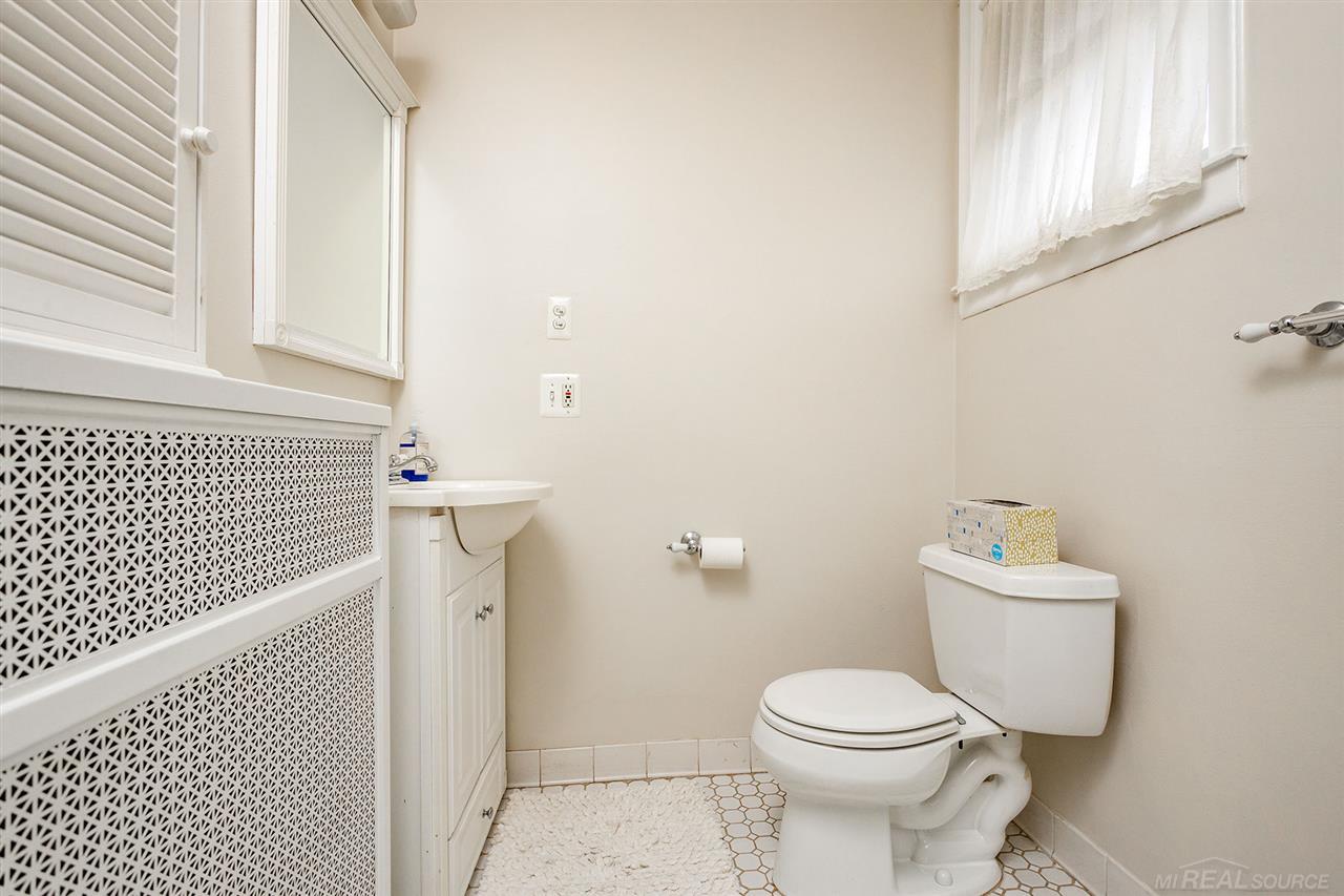 1050 Yorkshire Road Grosse Pointe, MI 48230 - Photo 49 of 85 50012855-48.JPG