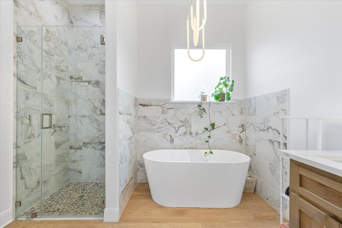 133 Lake Point Way Bastrop, TX 78602 - Photo 18 of 34 a bathroom with a bathtub and shower