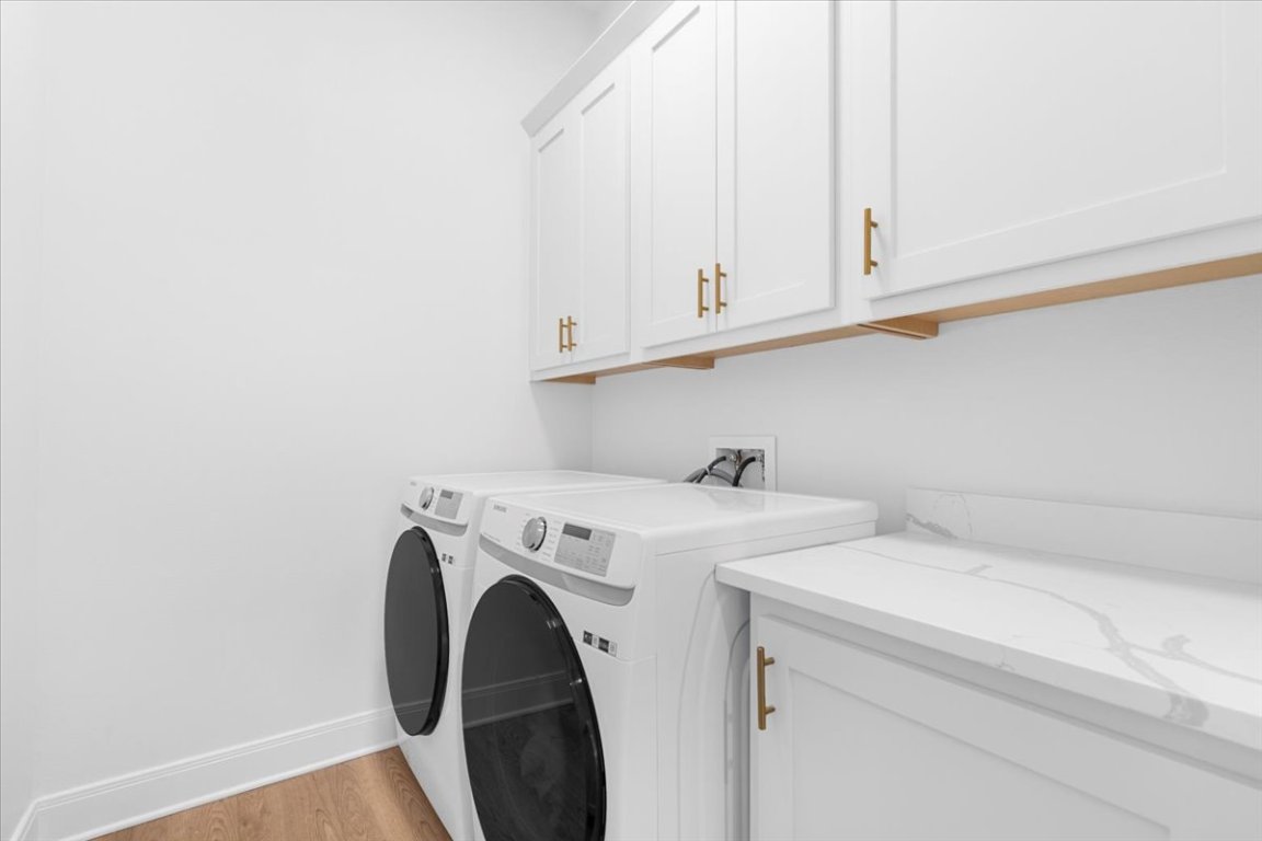 133 Lake Point Way Bastrop, TX 78602 - Photo 27 of 34 a utility room with dryer and washer