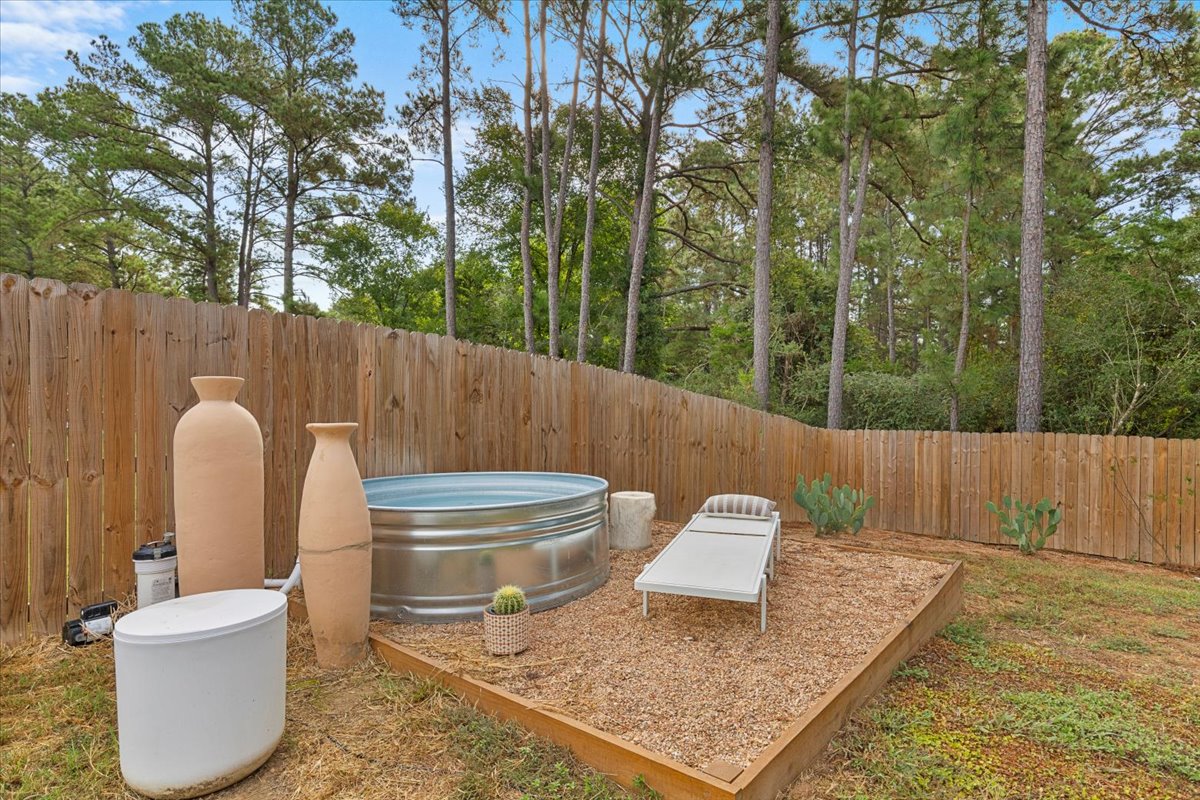 133 Lake Point Way Bastrop, TX 78602 - Photo 28 of 34 a backyard of a house with table and chairs