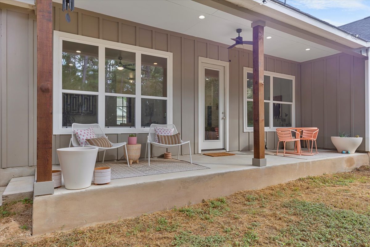 133 Lake Point Way Bastrop, TX 78602 - Photo 29 of 34 a building outdoor space with seating space