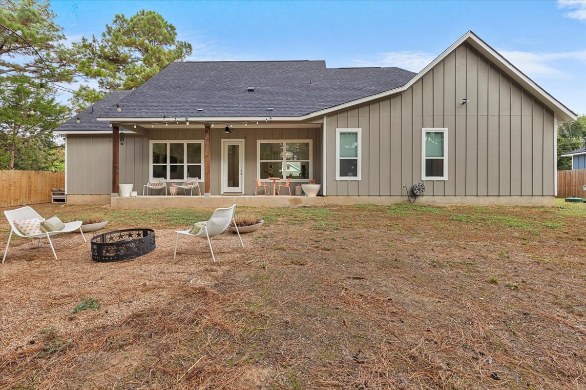 133 Lake Point Way Bastrop, TX 78602 - Photo 32 of 34 a view of a house with backyard and sitting area