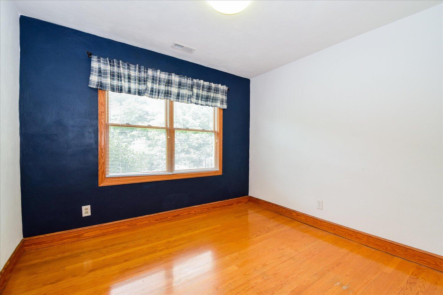 6441 Roselawn Road Roanoke, VA 24018 - Photo 13 of 31 13-6441 Roselawn-13