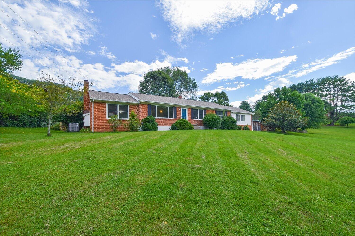 6441 Roselawn Road Roanoke, VA 24018 - Photo 17 of 31 17-6441 Roselawn-17