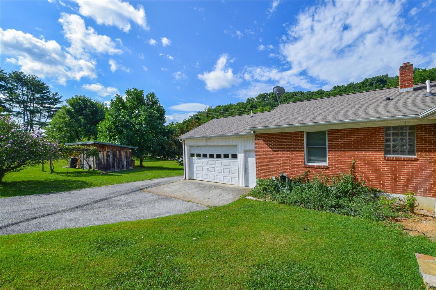6441 Roselawn Road Roanoke, VA 24018 - Photo 19 of 31 19-6441 Roselawn-19