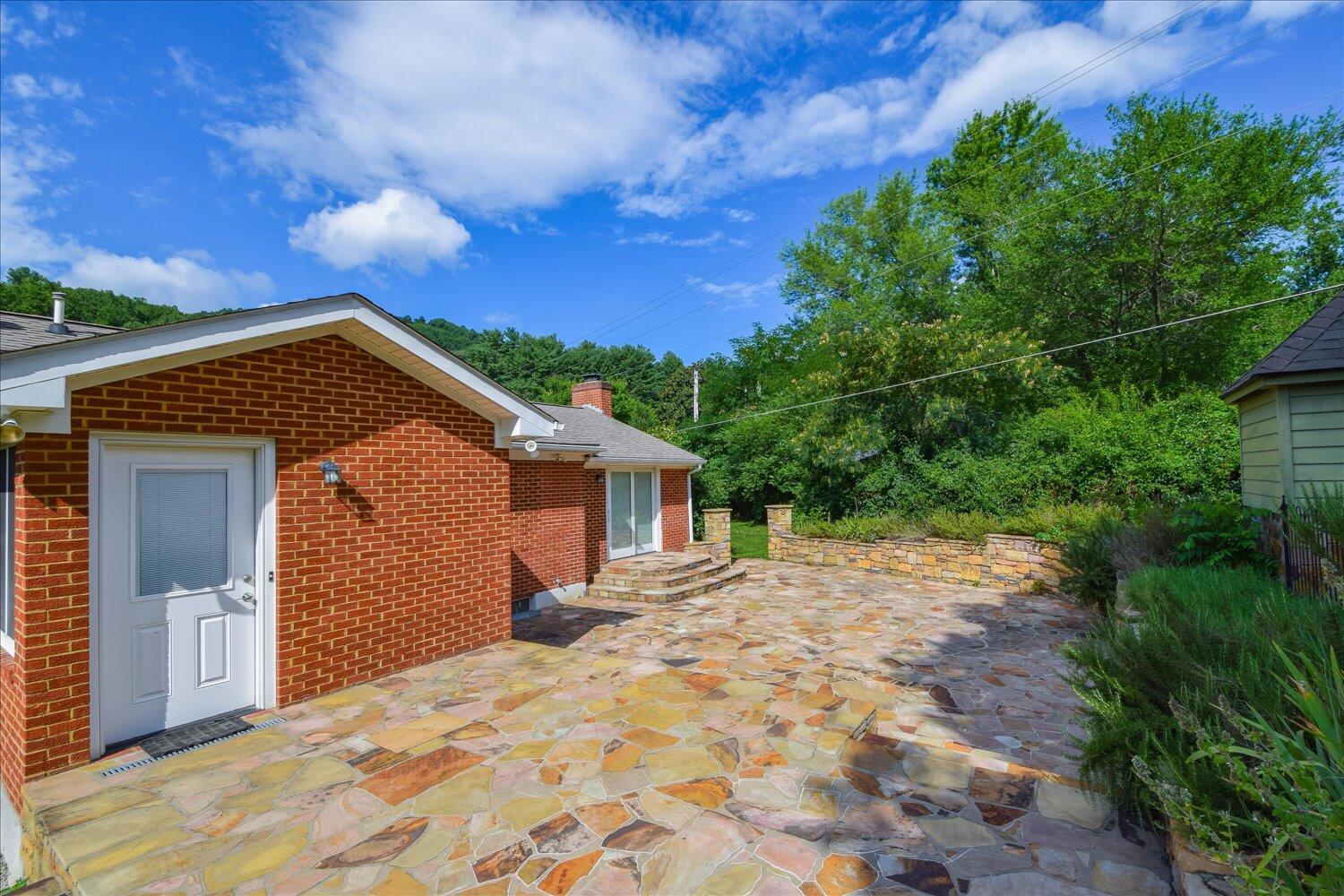 6441 Roselawn Road Roanoke, VA 24018 - Photo 20 of 31 20-6441 Roselawn-20