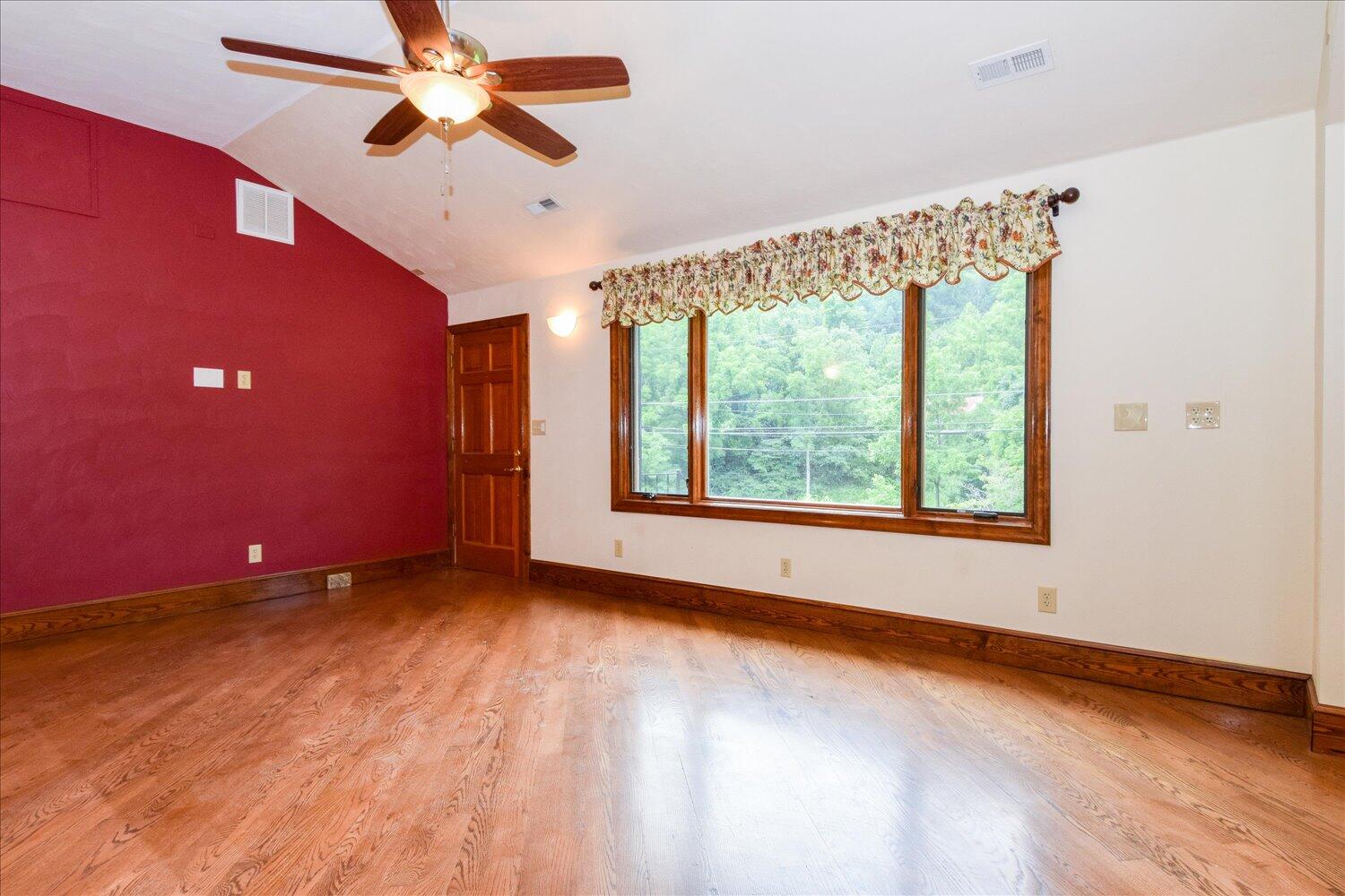 02-6441 Roselawn-2