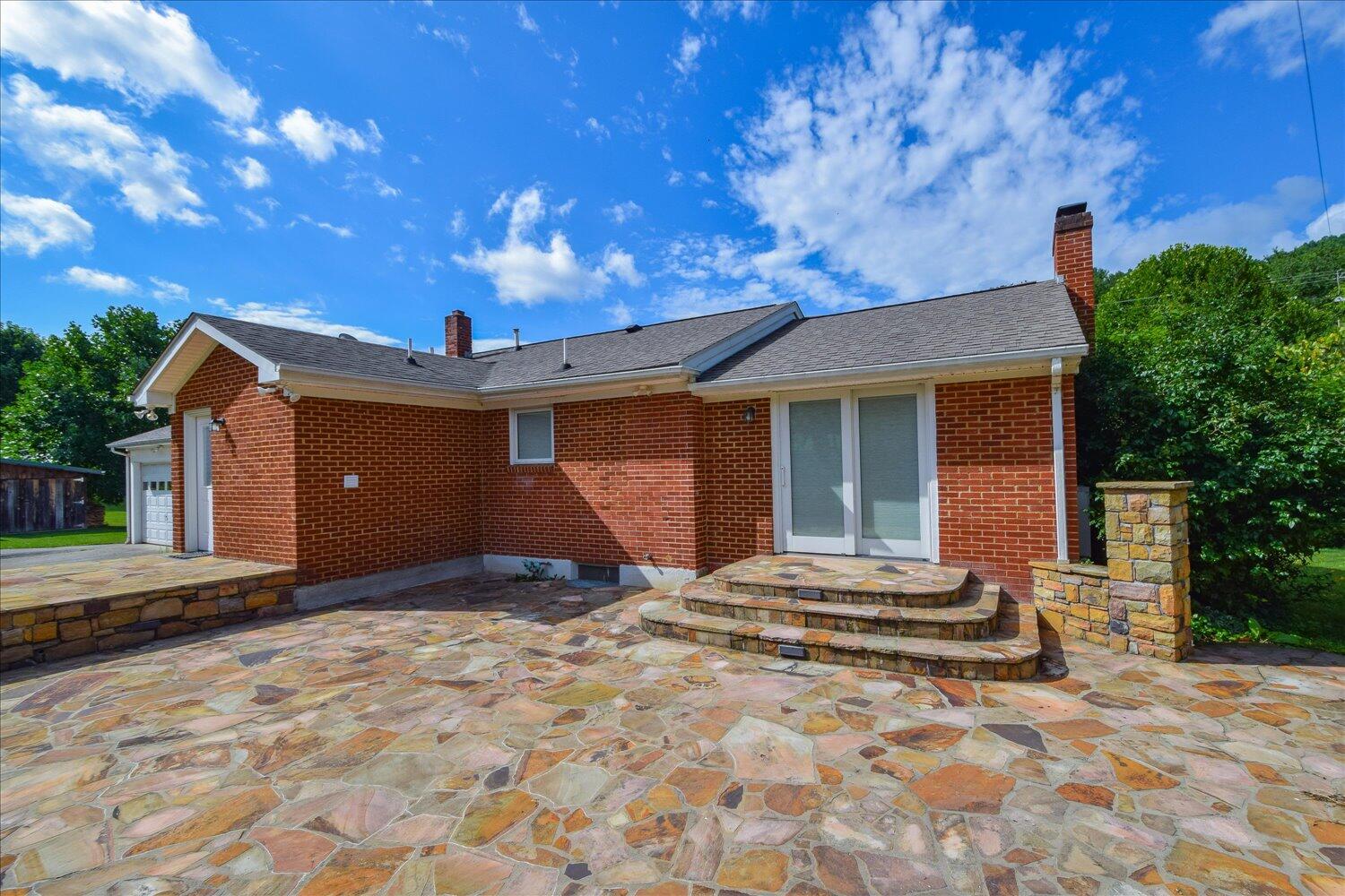 6441 Roselawn Road Roanoke, VA 24018 - Photo 21 of 31 21-6441 Roselawn-21