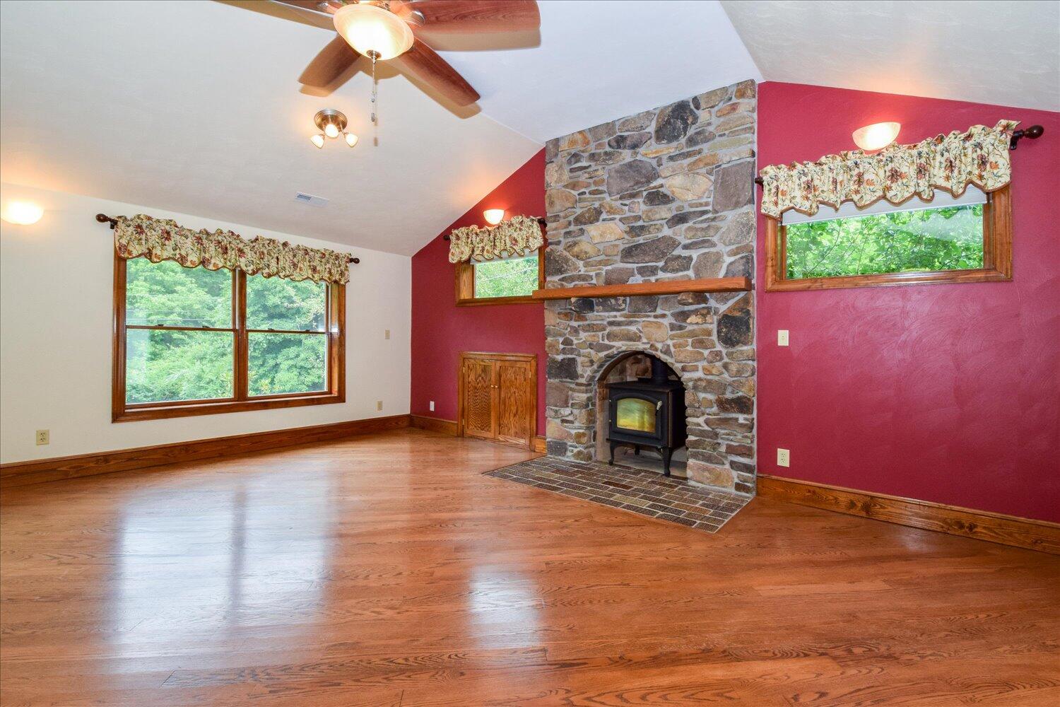 04-6441 Roselawn-4