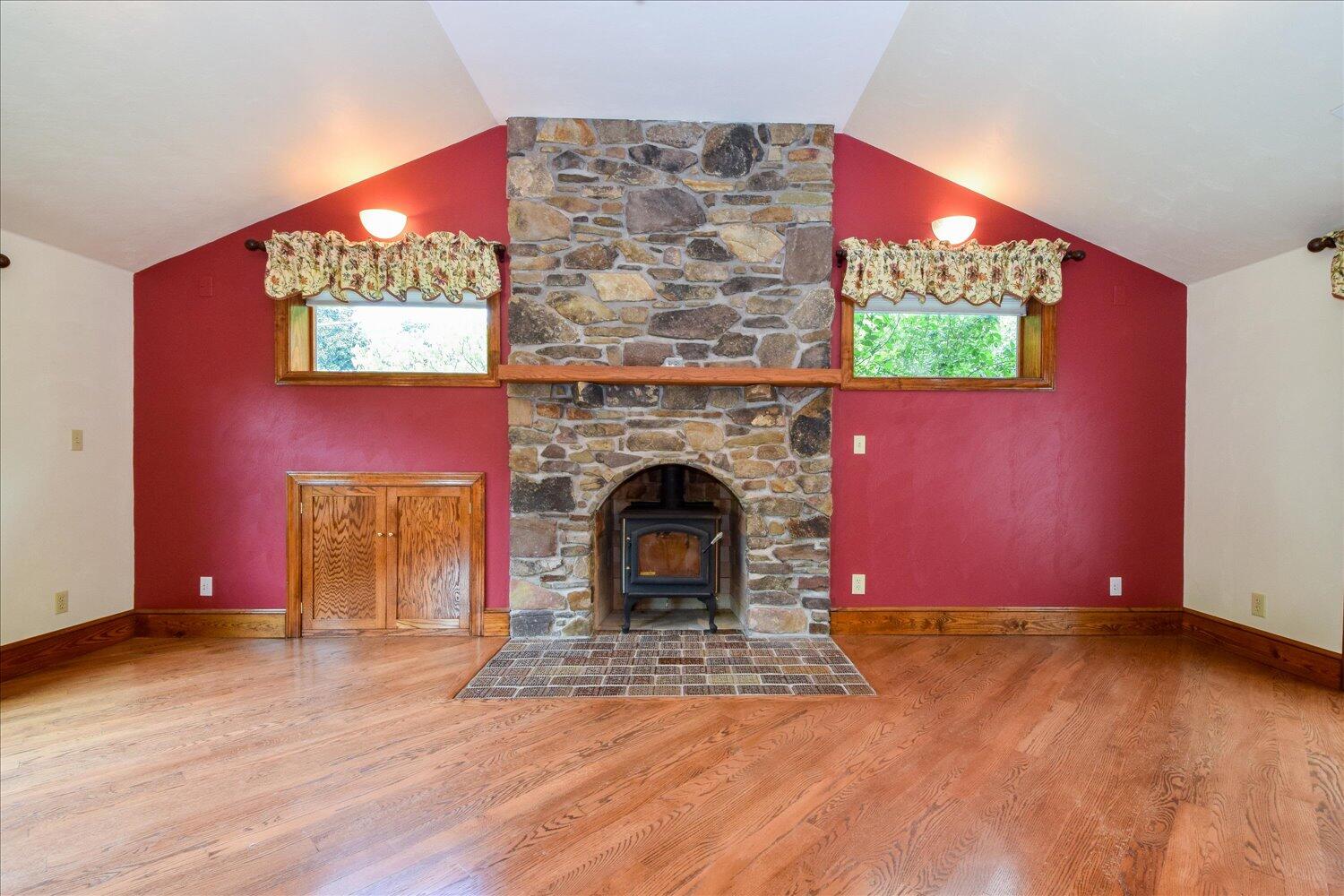 05-6441 Roselawn-5