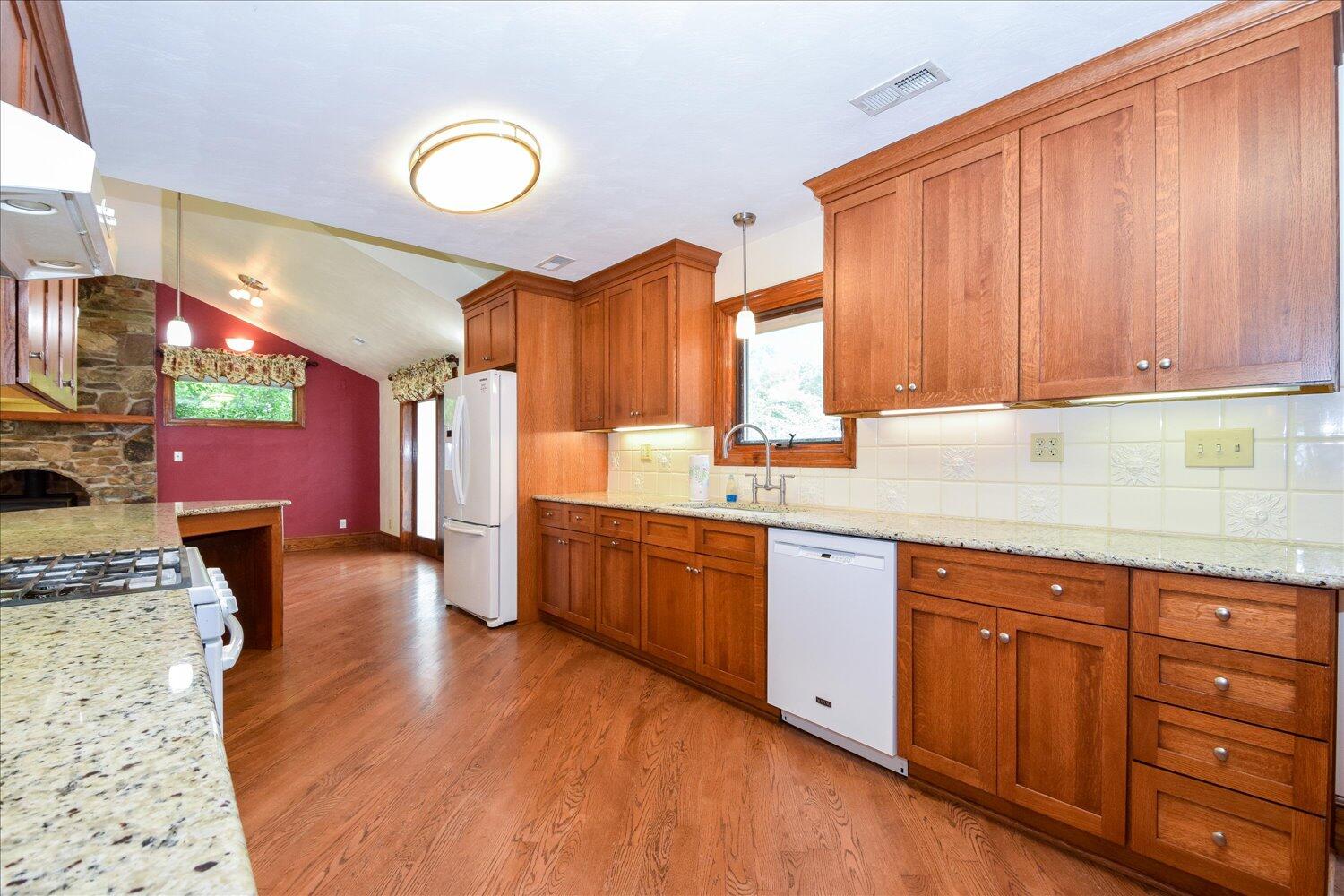 6441 Roselawn Road Roanoke, VA 24018 - Photo 8 of 31 08-6441 Roselawn-8