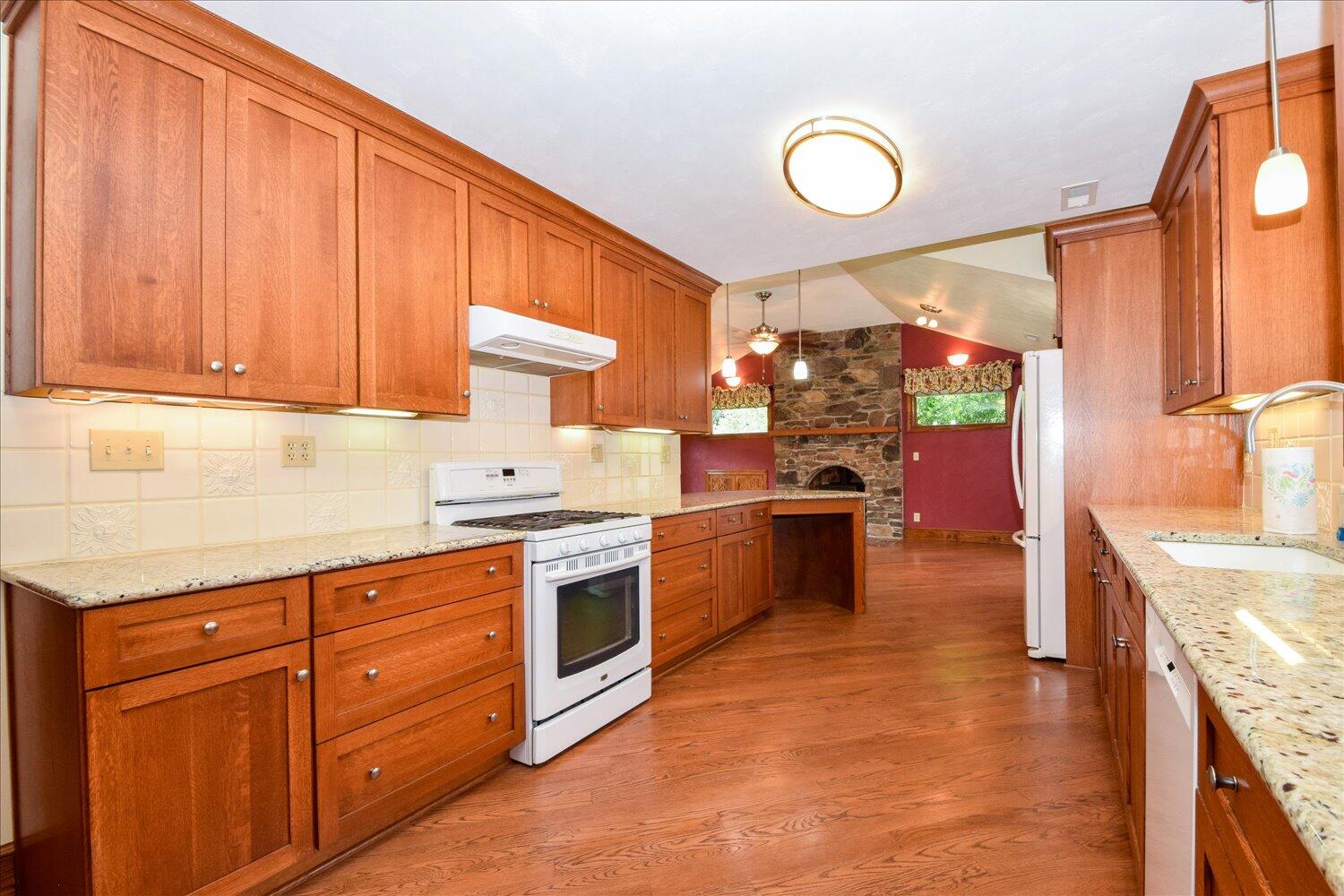 6441 Roselawn Road Roanoke, VA 24018 - Photo 9 of 31 09-6441 Roselawn-9