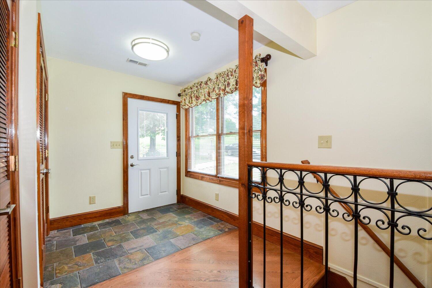 6441 Roselawn Road Roanoke, VA 24018 - Photo 10 of 31 10-6441 Roselawn-10
