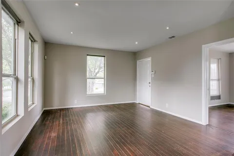 $275,000 | 818 East Woodin Boulevard, Dallas, TX 75216