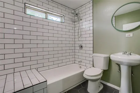 $275,000 | 818 East Woodin Boulevard, Dallas, TX 75216