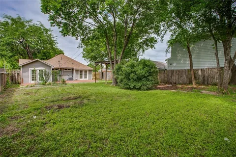 $275,000 | 818 East Woodin Boulevard, Dallas, TX 75216