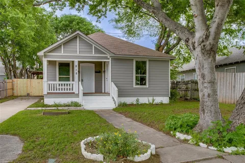 $275,000 | 818 East Woodin Boulevard, Dallas, TX 75216