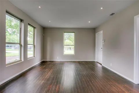 $275,000 | 818 East Woodin Boulevard, Dallas, TX 75216