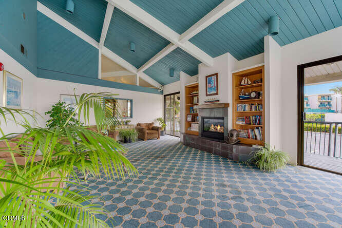2901 Peninsula Road, Unit 351 Oxnard, CA 93035 - Photo 24 of 45 a living room with furniture