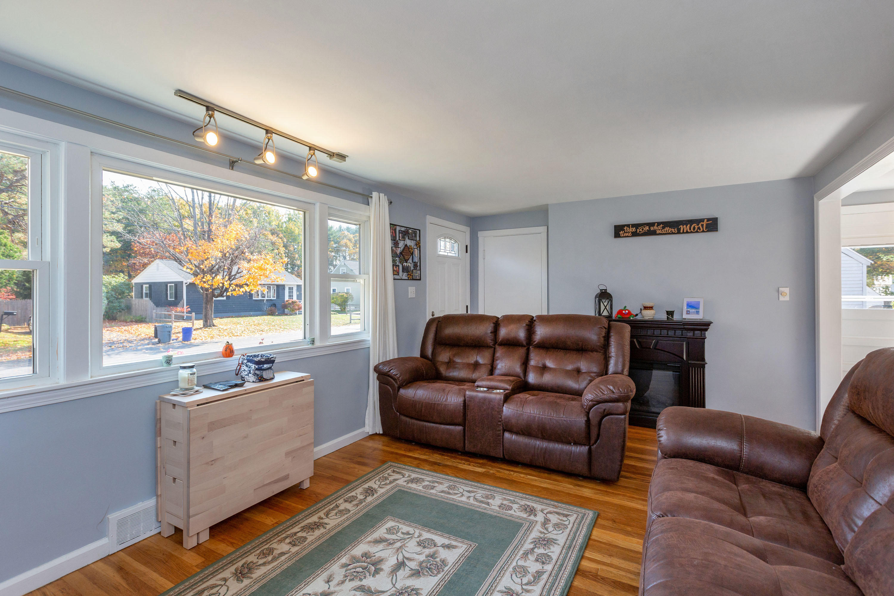 31 Merrymeeting Road Brunswick, ME 04011 - Photo 14 of 45 Livingroom