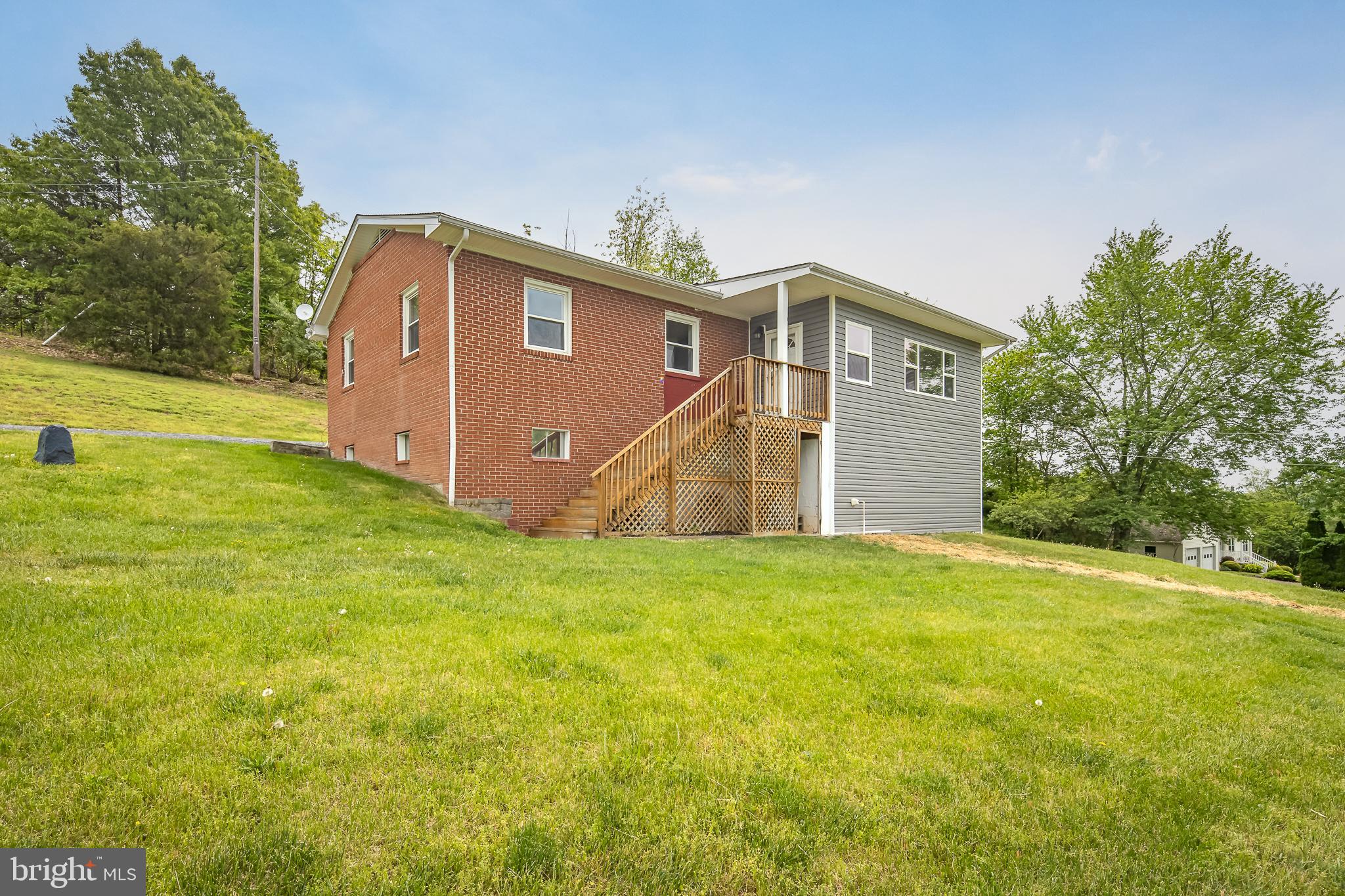 10418 Ada Road Marshall, VA 20115 - Photo 1 of 46 Front