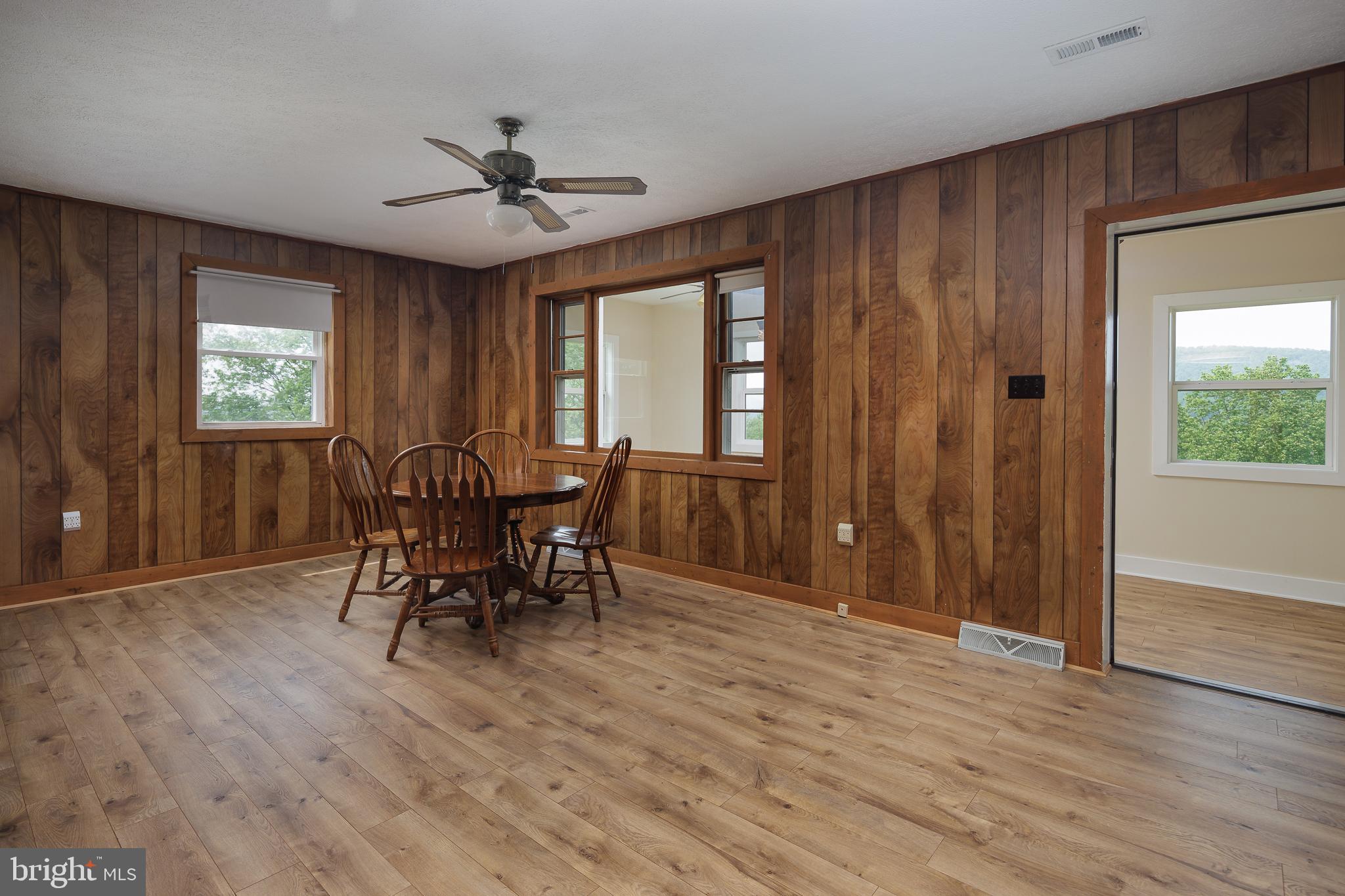 10418 Ada Road Marshall, VA 20115 - Photo 18 of 46 Great Room off Porch Area