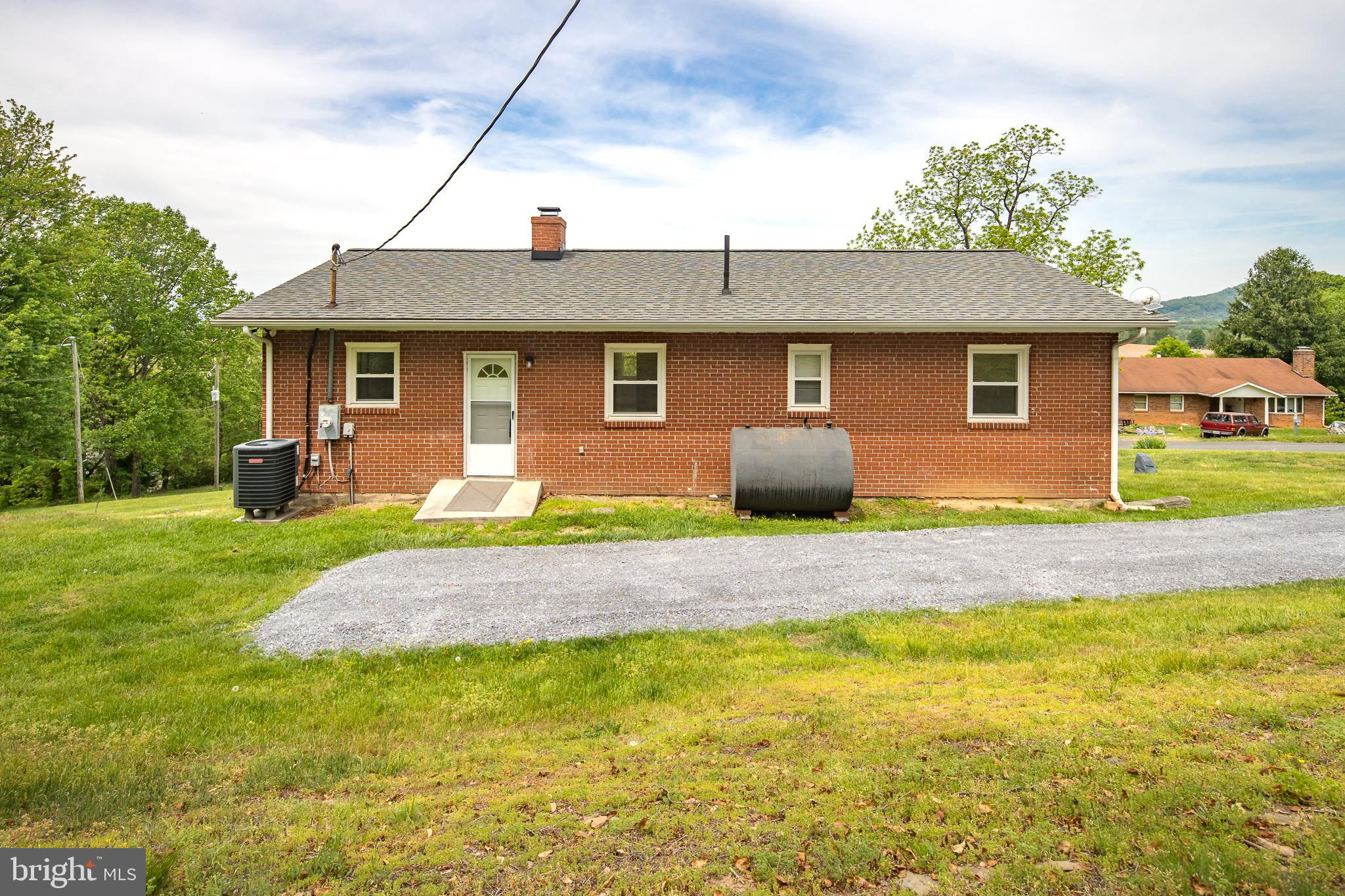 10418 Ada Road Marshall, VA 20115 - Photo 6 of 46 Back of home