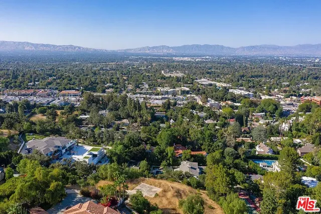 a view of a outdoor space