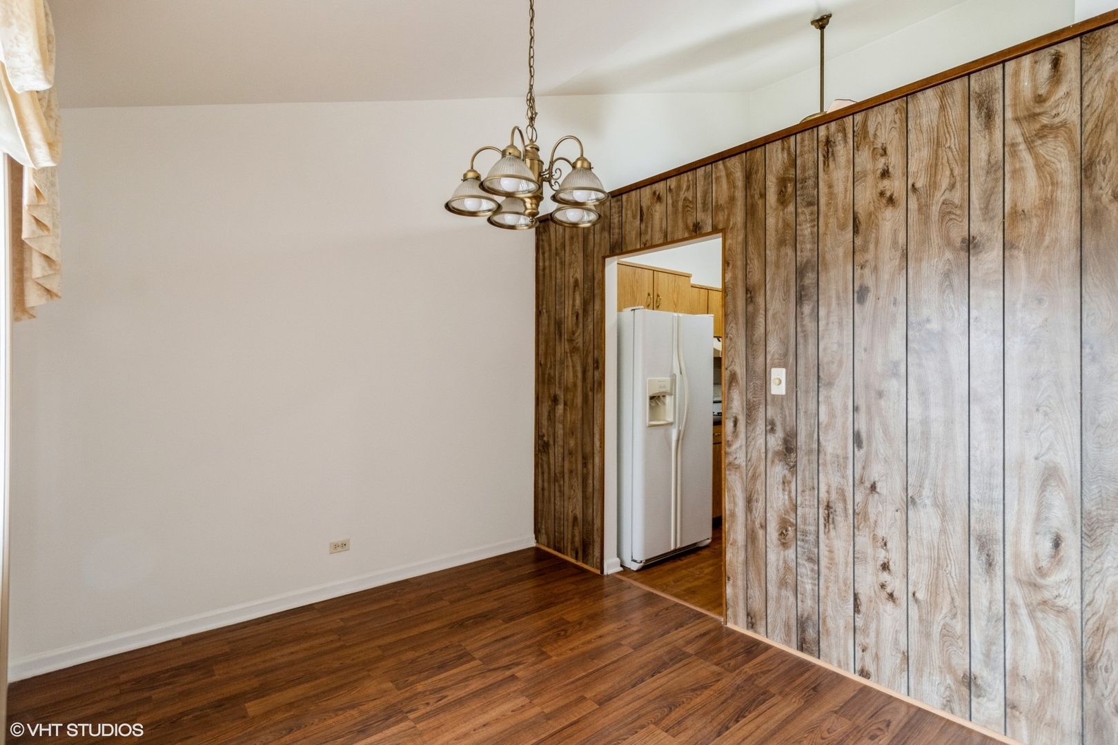 659 High Ridge Road Roselle, IL 60172 - Photo 6 of 16 a view of a chandelier fan and wooden floor