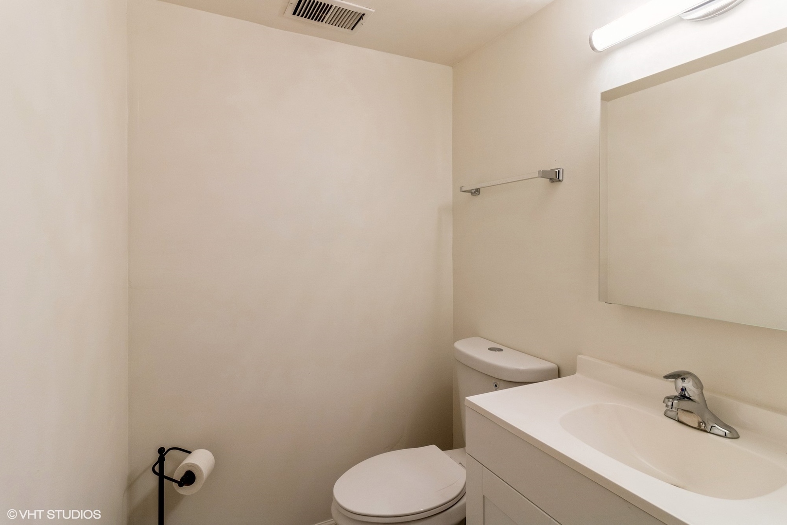 659 High Ridge Road Roselle, IL 60172 - Photo 8 of 16 a white toilet sitting next to a white sink