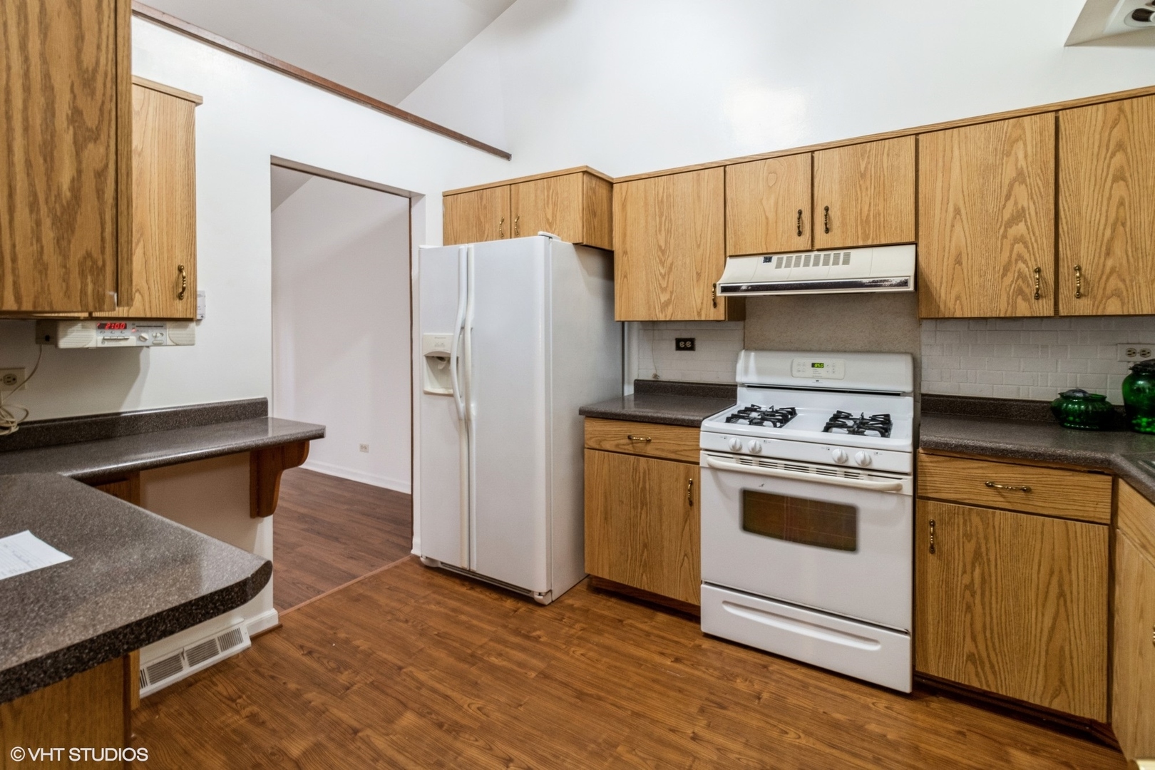 659 High Ridge Road Roselle, IL 60172 - Photo 10 of 16 a kitchen with a white cabinets and white appliances