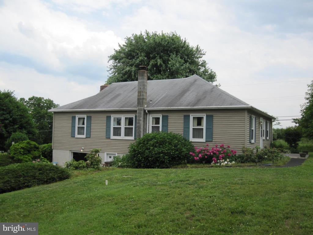 971 Letort Road Washington Boro, PA 17582 - Photo 2 of 29 a view of a house with garden