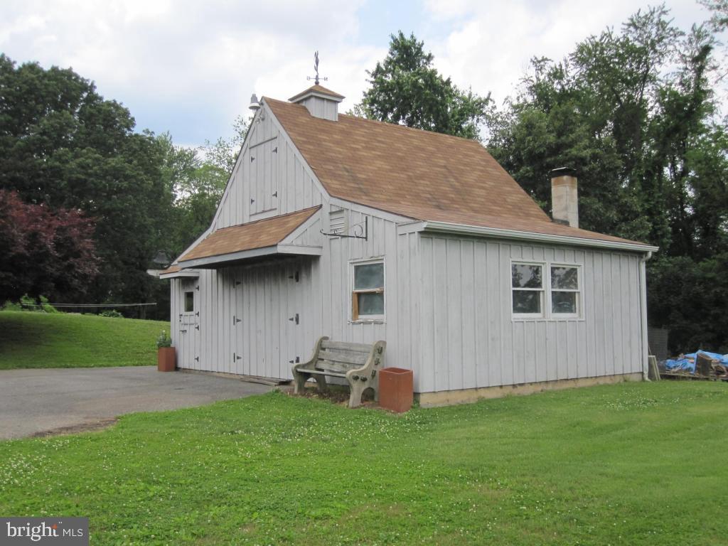 971 Letort Road Washington Boro, PA 17582 - Photo 3 of 29 a house view with a garden space