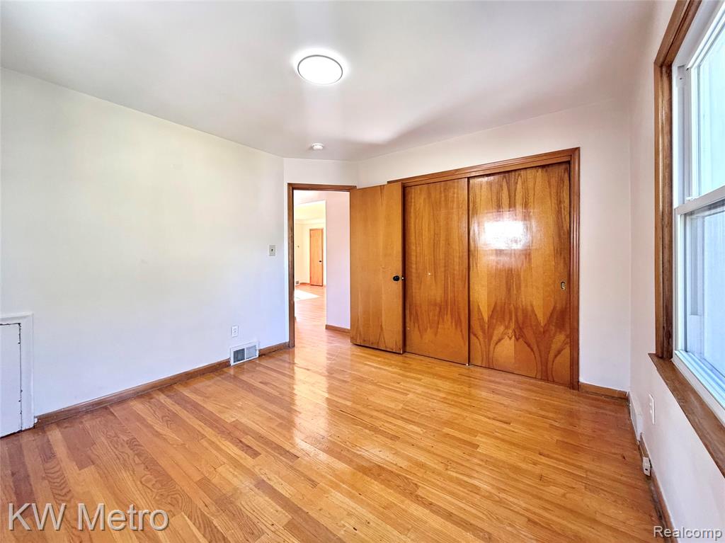 2182 Vernier Road Grosse Pointe, MI 48236 - Photo 21 of 32