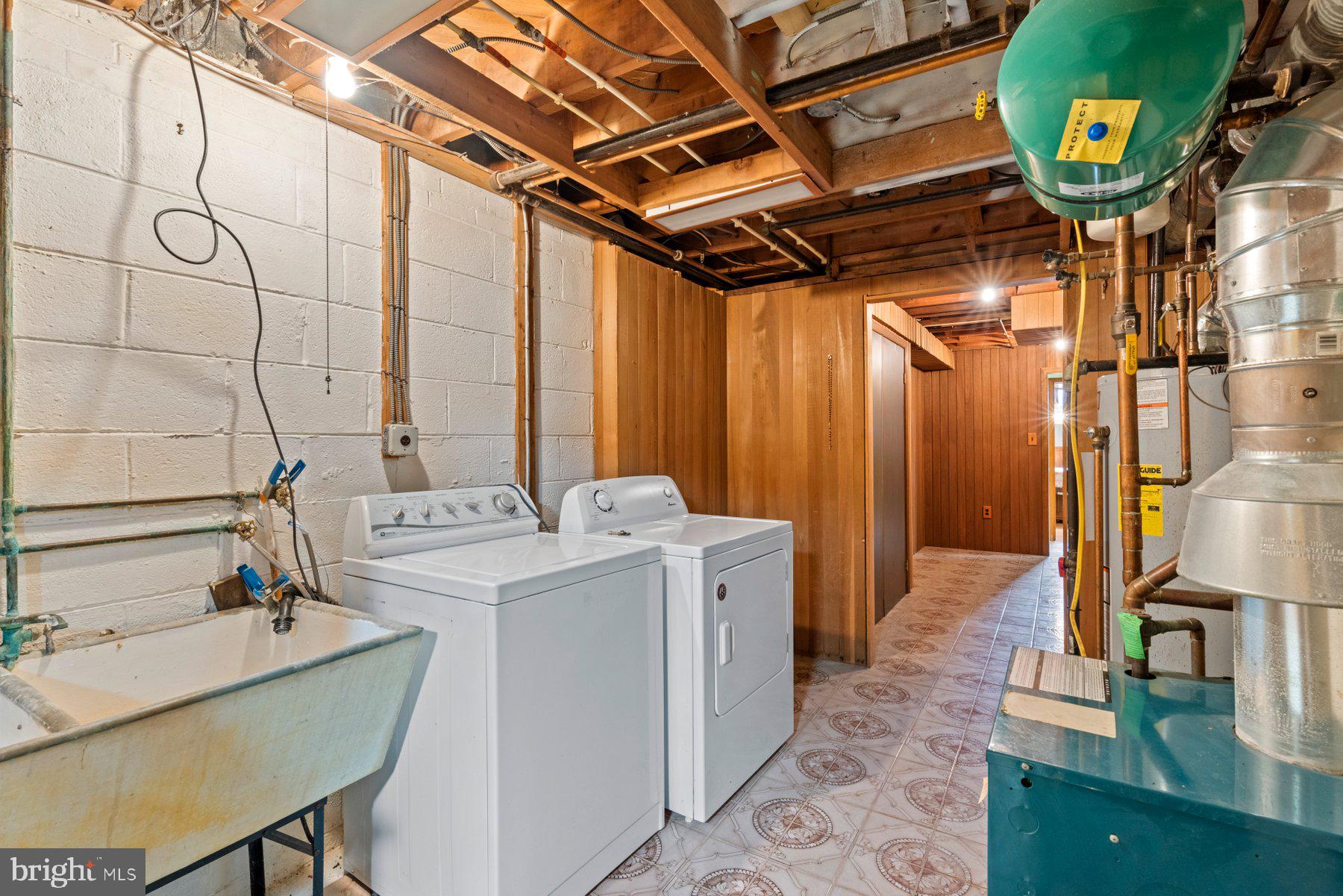 7107 Kempton Road Lanham, MD 20706 - Photo 13 of 27 Laundry room