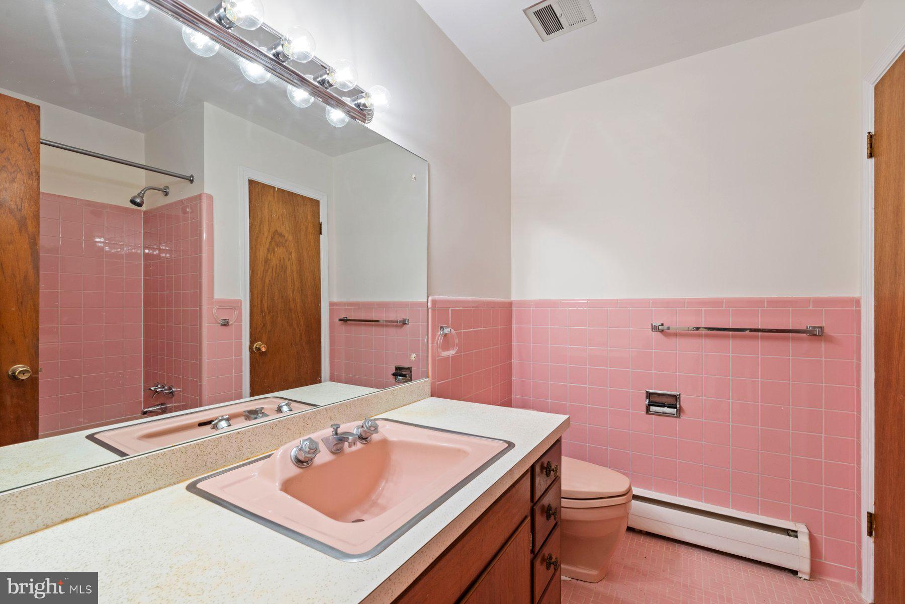 7107 Kempton Road Lanham, MD 20706 - Photo 19 of 27 Second ful bath