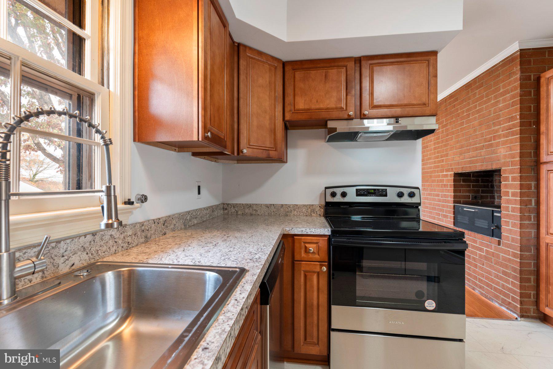 7107 Kempton Road Lanham, MD 20706 - Photo 7 of 27 Kitchen overlooking breakfast nook