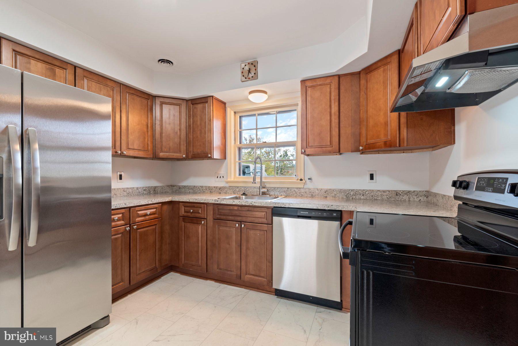 7107 Kempton Road Lanham, MD 20706 - Photo 8 of 27 Kitchen