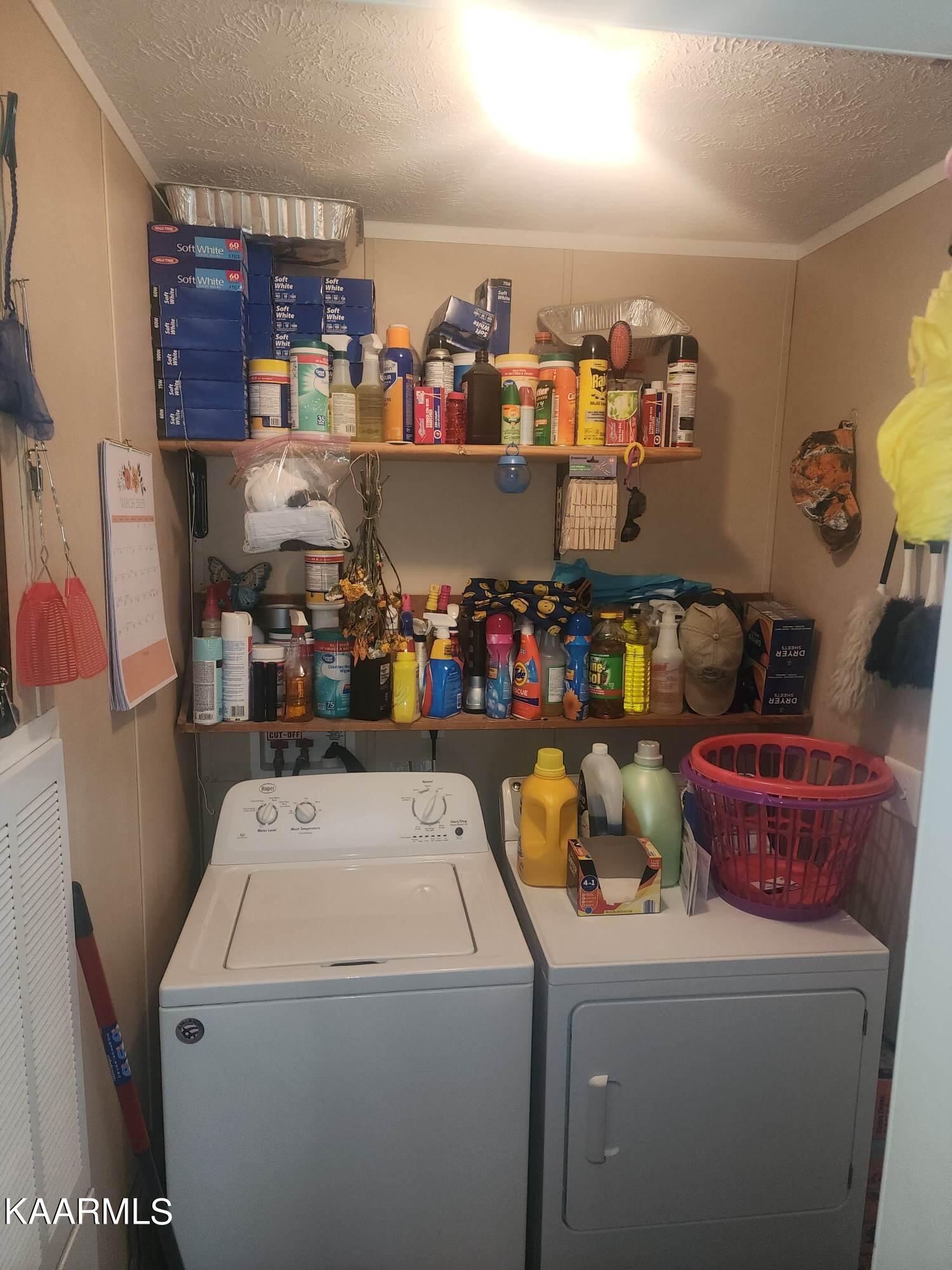 1516 Deaderick Road Knoxville, TN 37920 - Photo 17 of 23 1520 laundry room