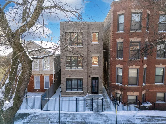 $925,000 | 2821 West Jackson Boulevard, Chicago, IL 60612