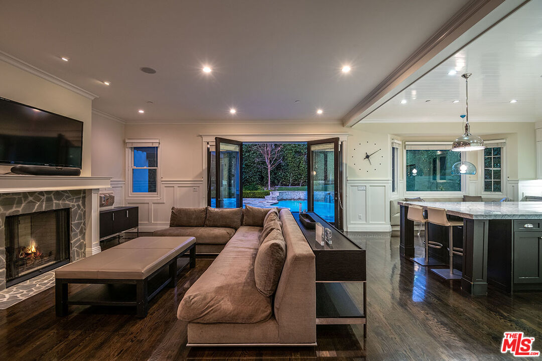 10161 Valley Spring Lane Toluca Lake, CA 91602 - Photo 12 of 44